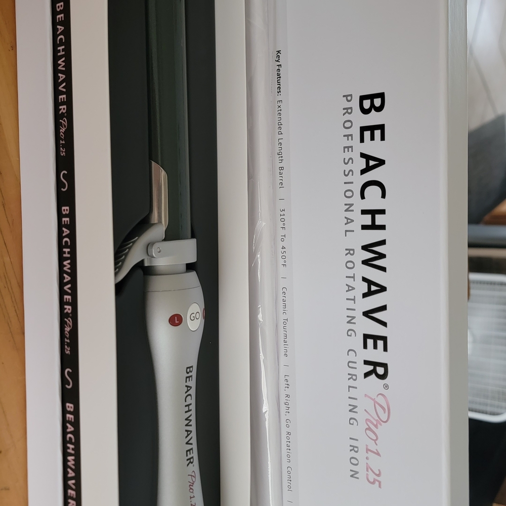 The Beachwaver Co. Rotating Curling Iron - Black and White